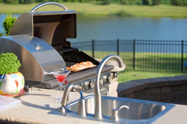 Outdoor Kitchen Management Tips: How to Keep Your Culinary Space Functional and Fresh
